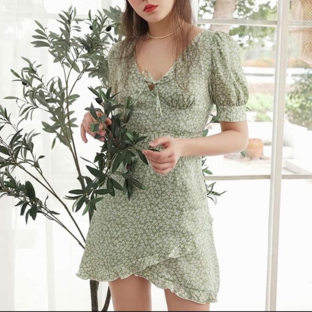 LAST DAY -- Petite Studio NYC Virginia Dress in Mint Floral